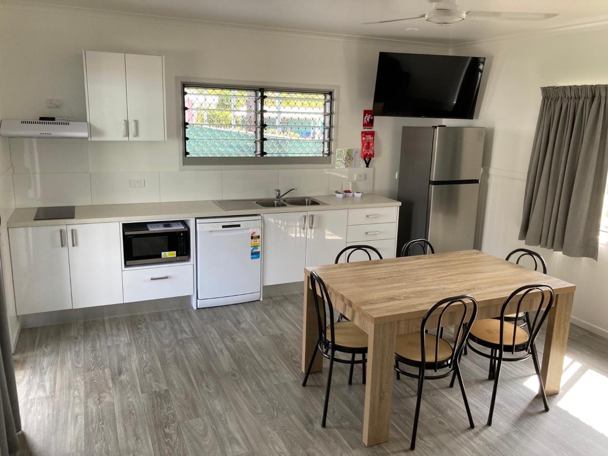 Lake Tinaroo Holiday Park Экстерьер фото